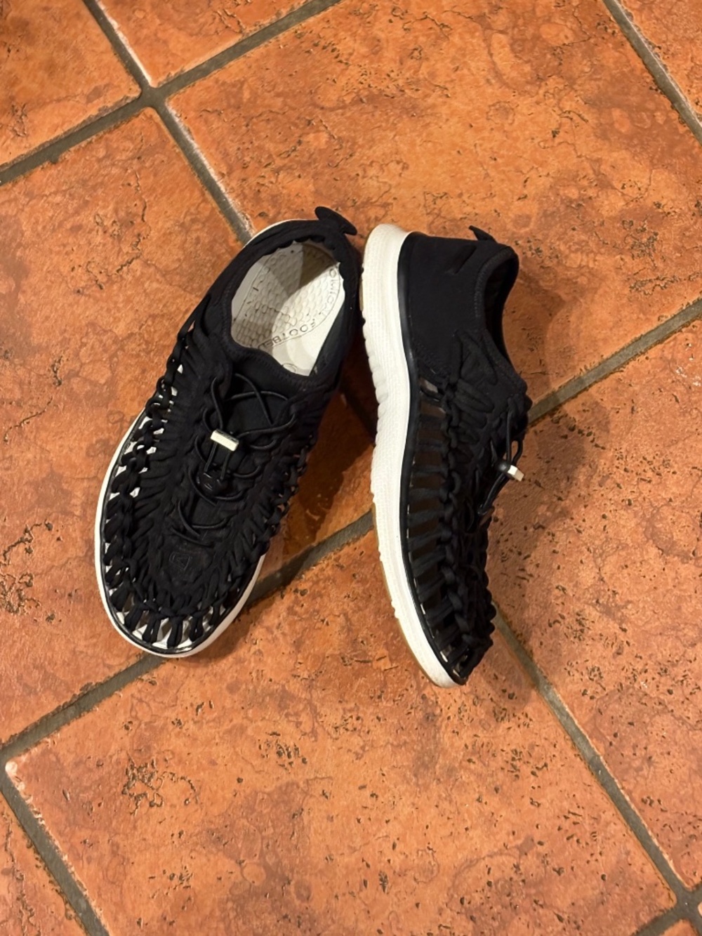 Keen Uneek O2 Black White Corded Water Shoes Sandals Women's 10.5 Mens 8.5 EU 41
